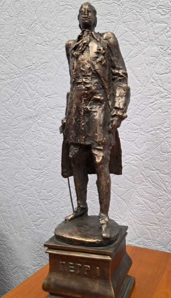 غريب بيتر تم تقديمه إلى سانت بطرسبرغ