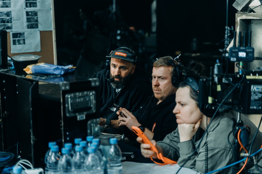 Режиссер Антон Богданов (посередине)