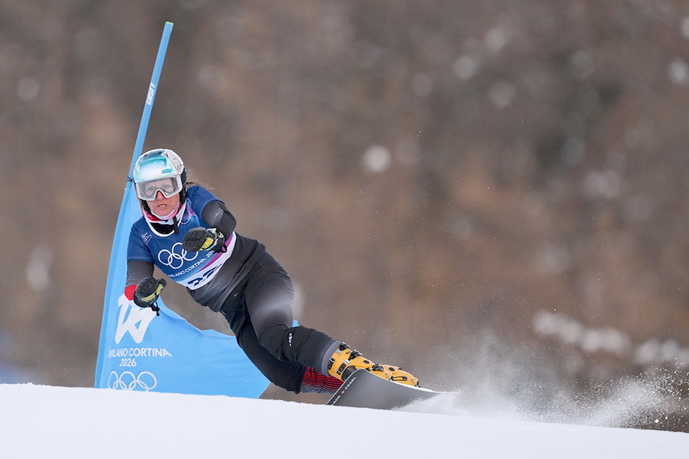 В параллельном гигантском слаломе Клаудиа Риглер дошла до 1/8 финала - достойно для 52-летней женщины.