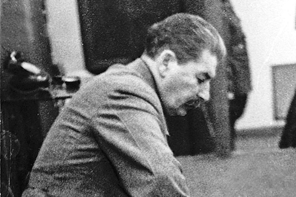 И.В. Сталин в минуты раздумий.