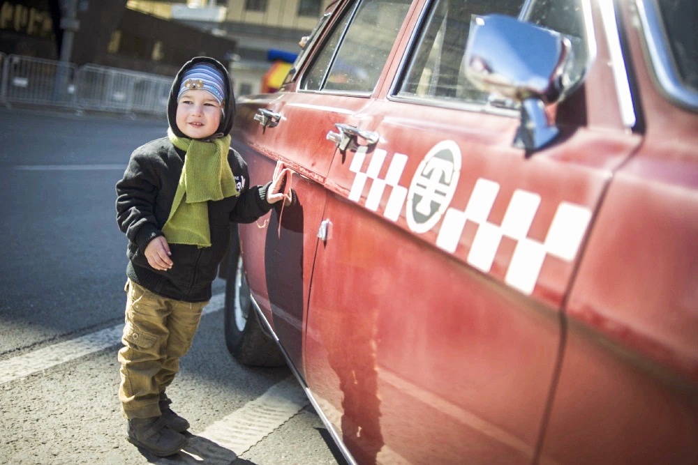 ГАЗ-24 - своего рода советский бизнес-класс. Требований к локализации этот автомобиль не боится.
