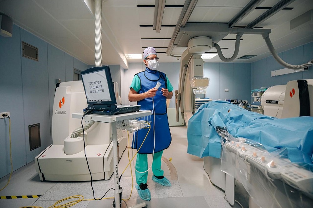 Спасти маленького пациента могла только робот-ассистированная радиочастотная абляция очагов аритмии. В России
применяется только в Центре Мешалкина. 