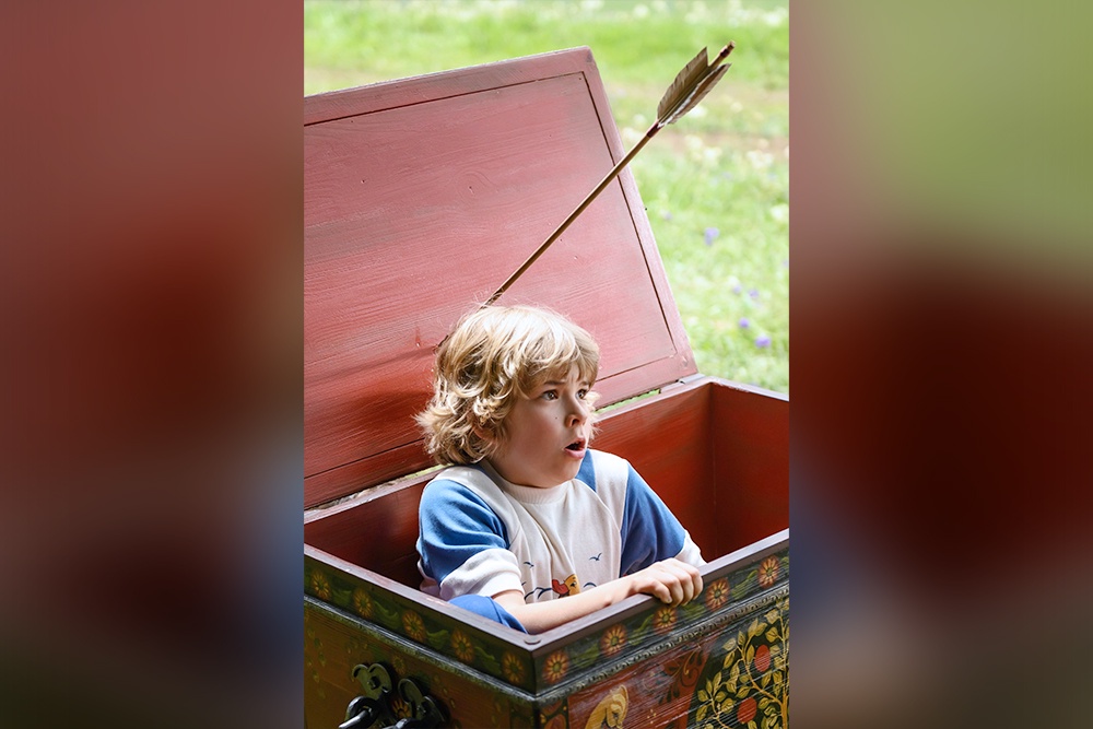 Главный герой фильма "Как Иван в сказку попал" - мальчик, который не верит в сказки.