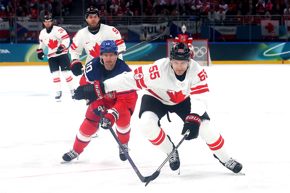 Капитан сборной Чехии Роман Червенка (№10) озадачен: непонятно, что противопоставить канадским звездам.