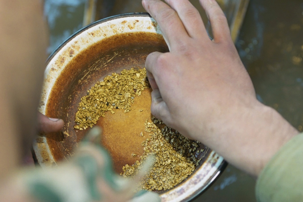 Рост мировых цен на золото повысил интерес инвесторов к благородному металлу.