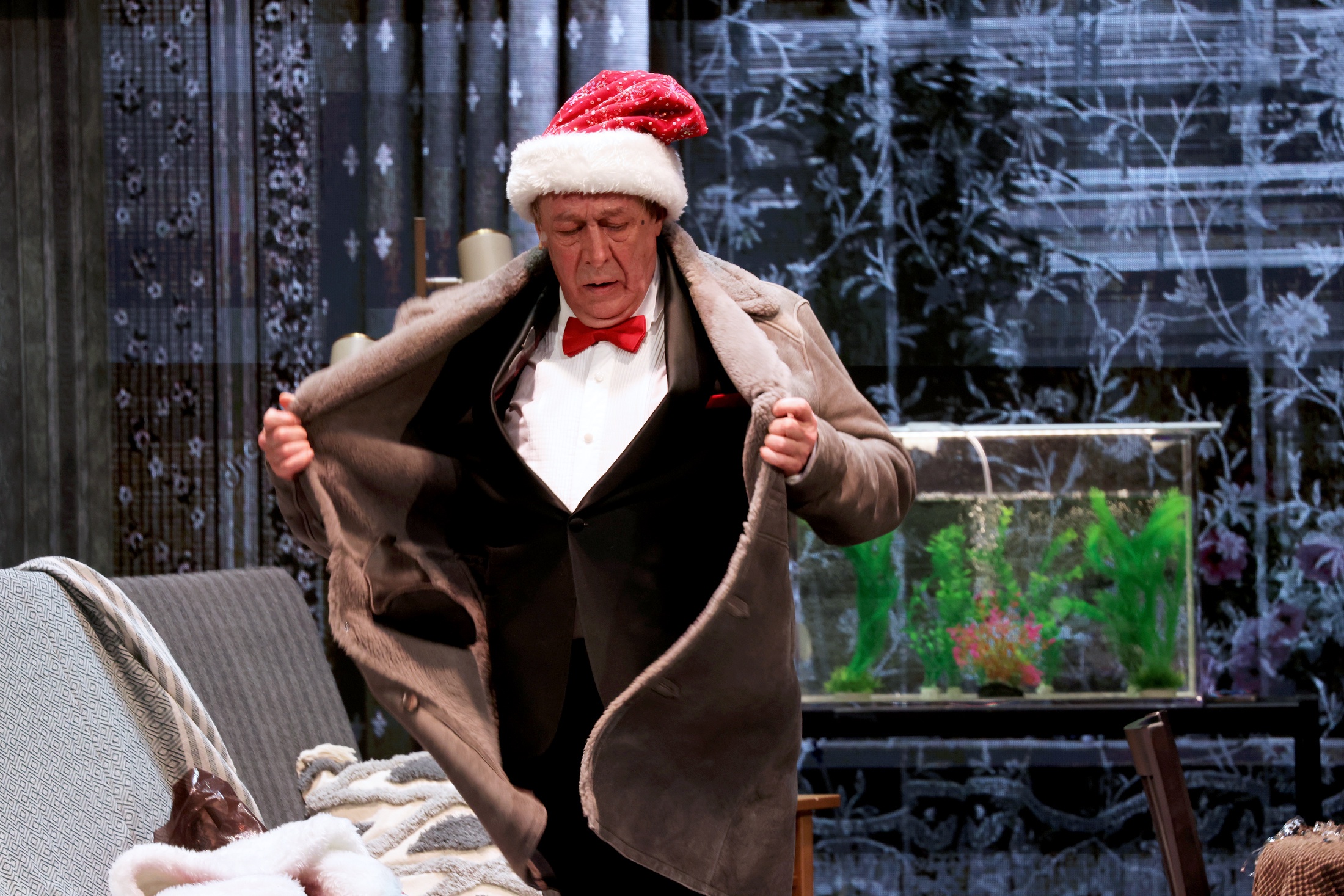 Михаил Ефремов впервые вышел на сцену перед публикой после выхода из тюрьмы