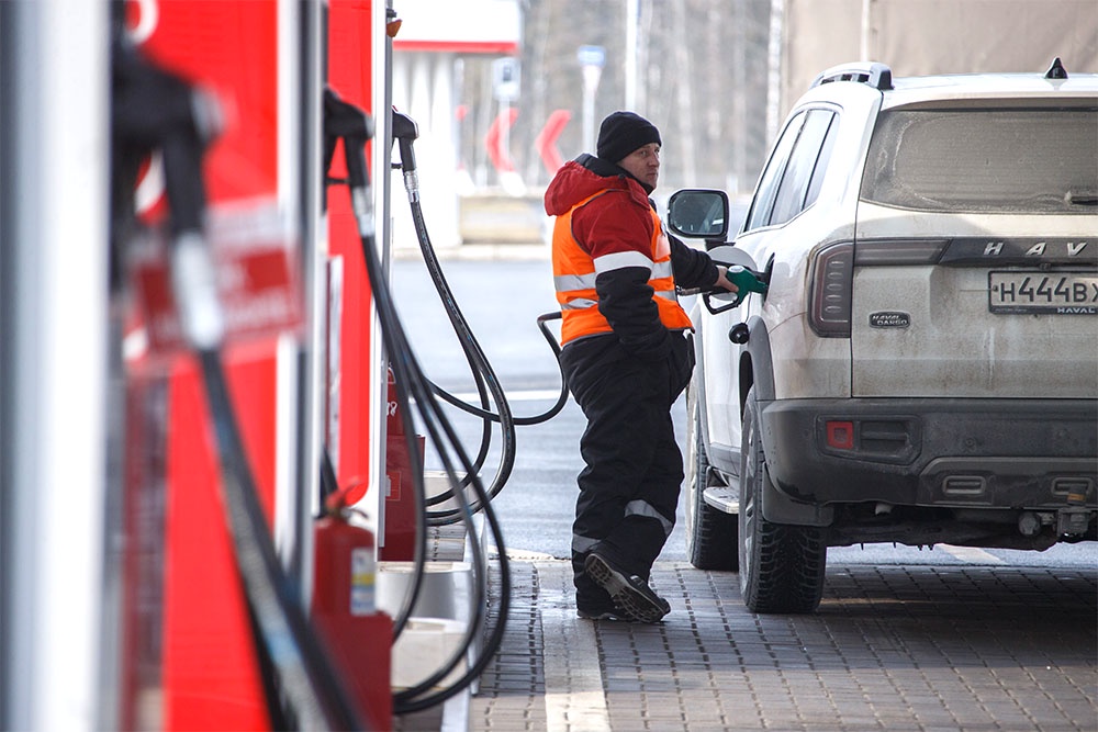 С конца прошлого года стоимость бензина марки АИ-92 прибавила 84 копейки.