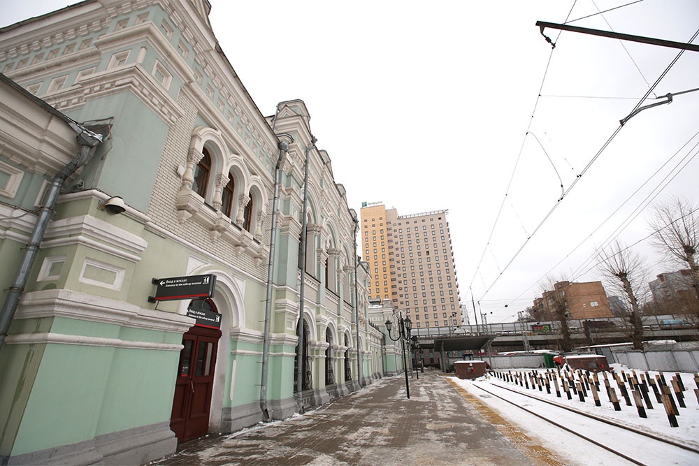 Два года назад Рижский вокзал открылся после реконструкции. Но вопреки ожиданиям он так и не принял поезда.