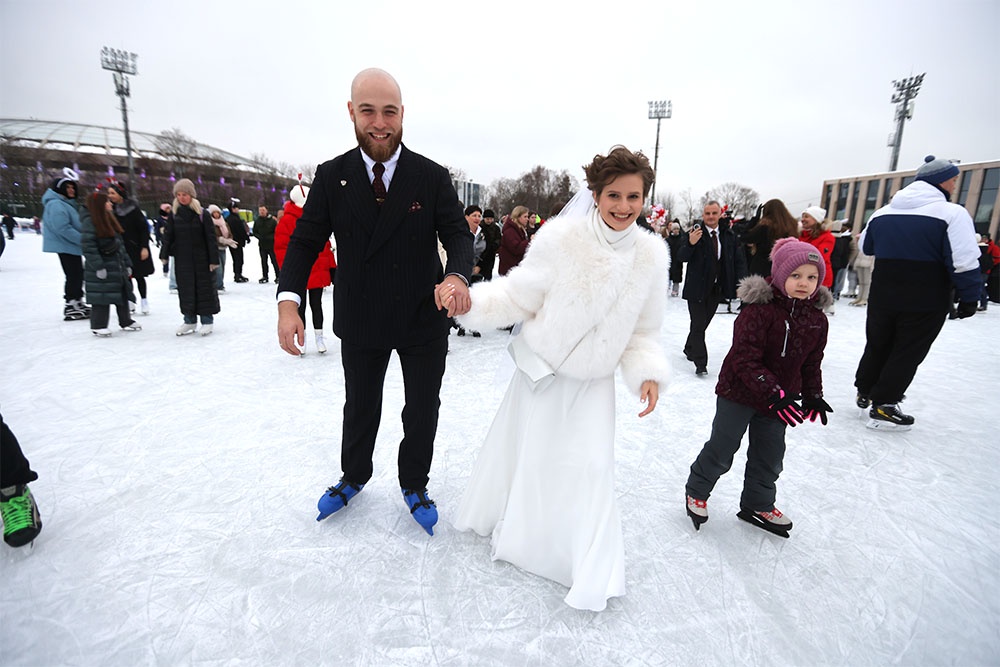 Анатолий и Анастасия Коган познакомились еще в 2021-м, а в 2026-м сказали друг другу "да", стоя на коньках.