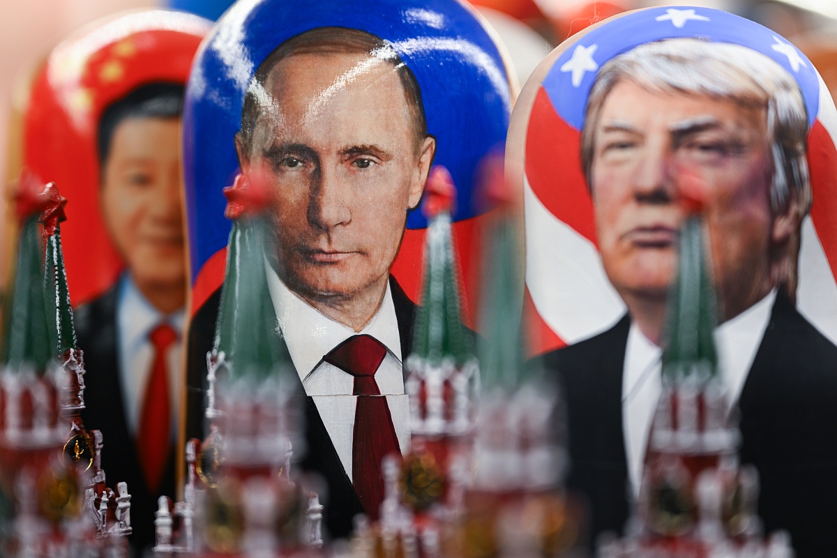 Все время, которое находится у власти Владимир Путин, предприниматели пытаются заработать на его имени.