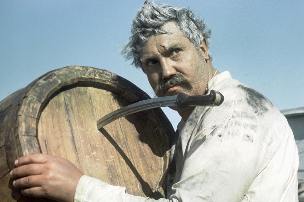 Роль Верещагина была для Павла Луспекаева настоящим подвигом: у актера отняли стопы обеих ног.