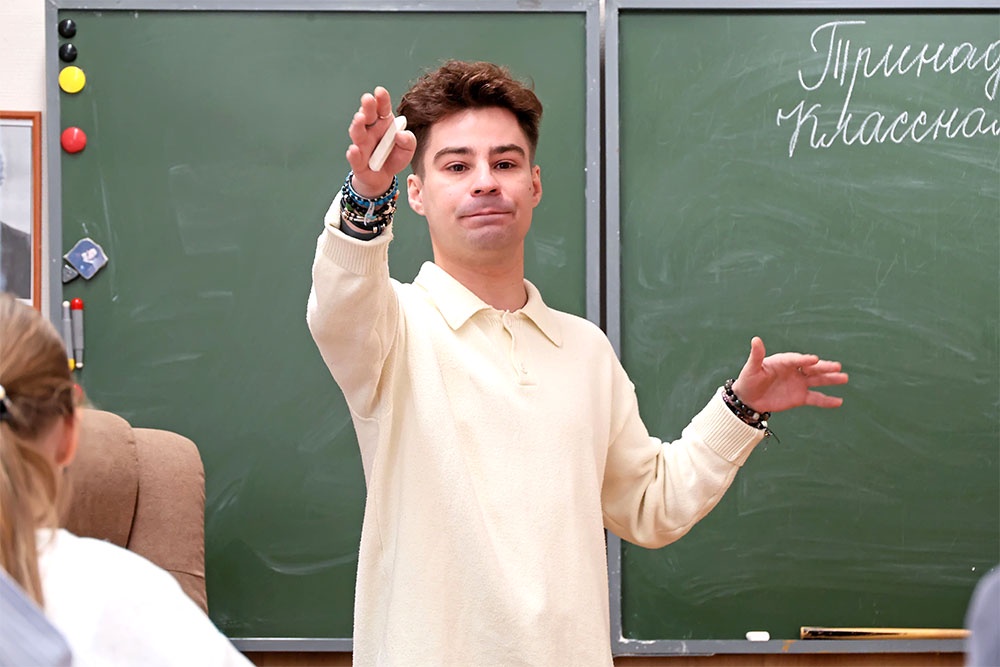 Все стереотипы об учителях Сергей Талашманов разрушает разом за несколько секунд.