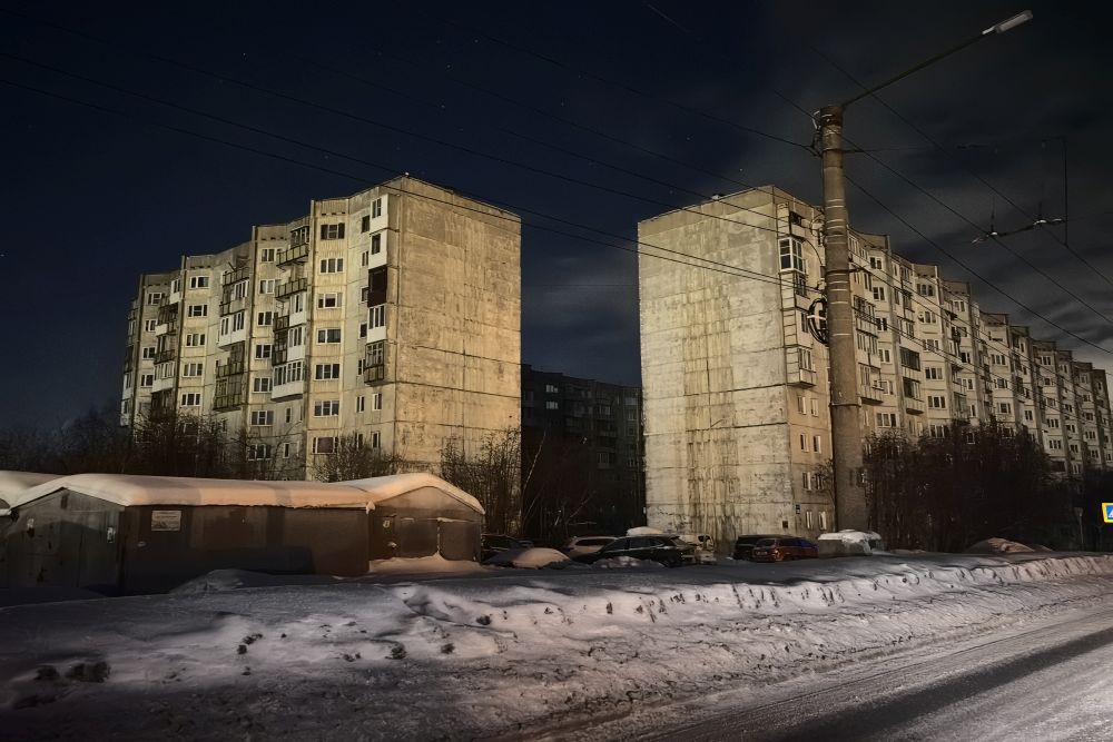 Без света оставались около 20 процентов потребителей электроэнергии Мурманска и Североморска.