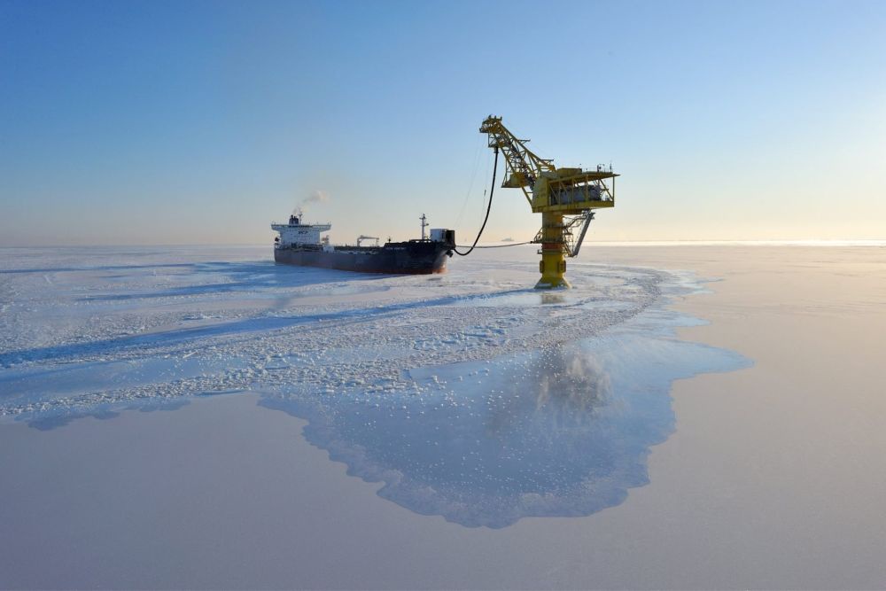 Если объемы добычи углеводородов  снижаются, то откладывается  и необходимость геологоразведки.