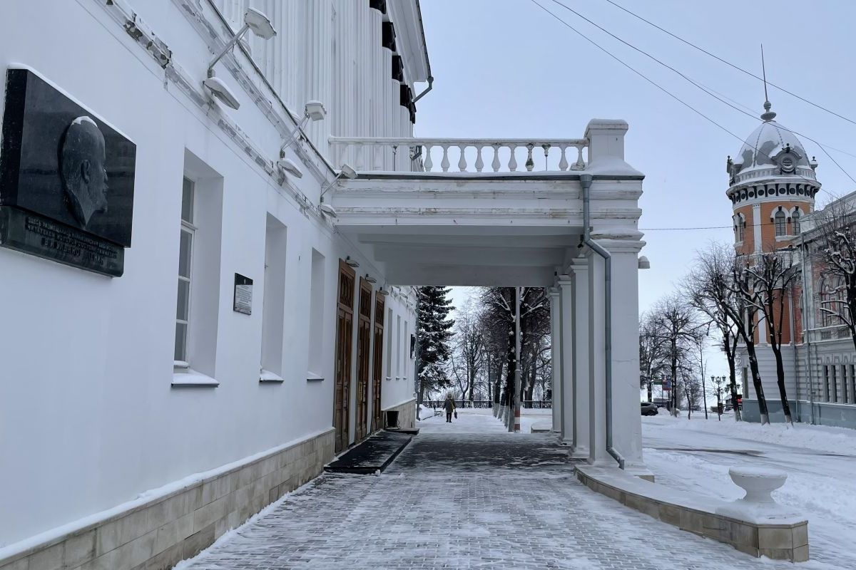 Здание Дворянского собрания, в котором размещалась Карамзинская библиотека.