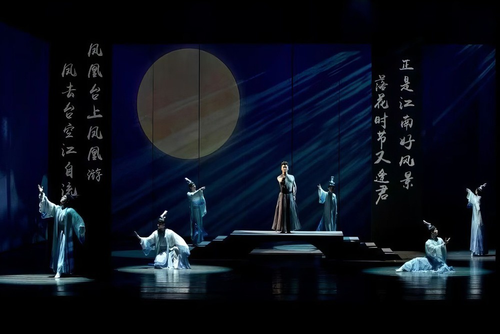 Гости из Китая покажут танцевальную поэму "Цзяннань, написанный чернилами". Гости из Китая покажут танцевальную поэму "Цзяннань, написанный чернилами".