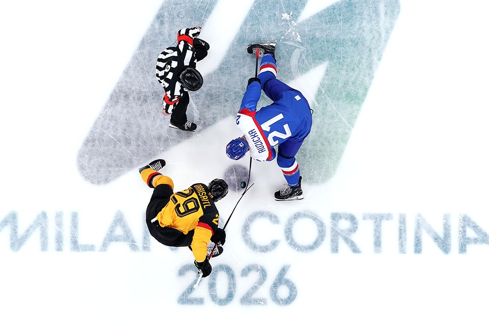 Словак Адам Ружичка (справа) и его партнеры нейтрализовали главную звезду немцев Леона Драйзайтля.