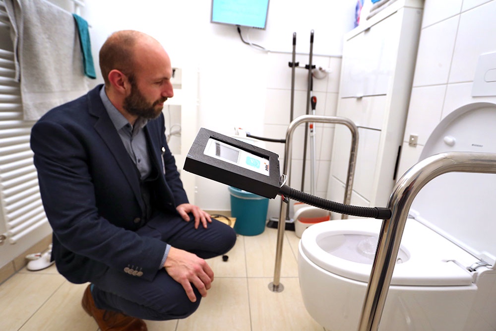 В Кептенском университете (Бавария) унитаз "учат" мерить давление и пульс.