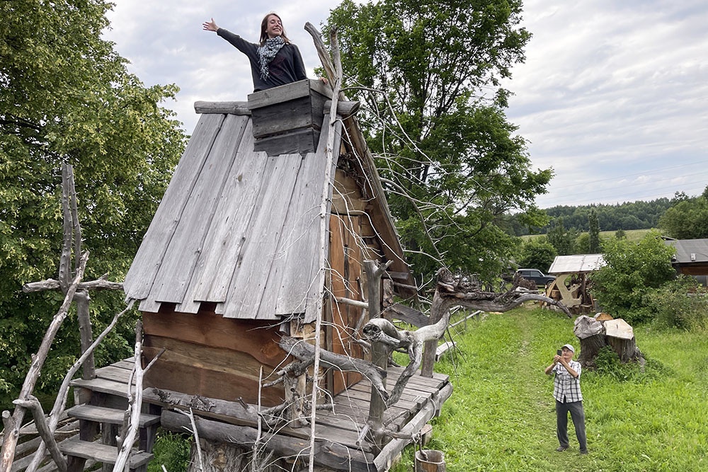 Разрешение на строительство и прочие бумаги не нужны, если домик без фундамента и его можно легко переместить.