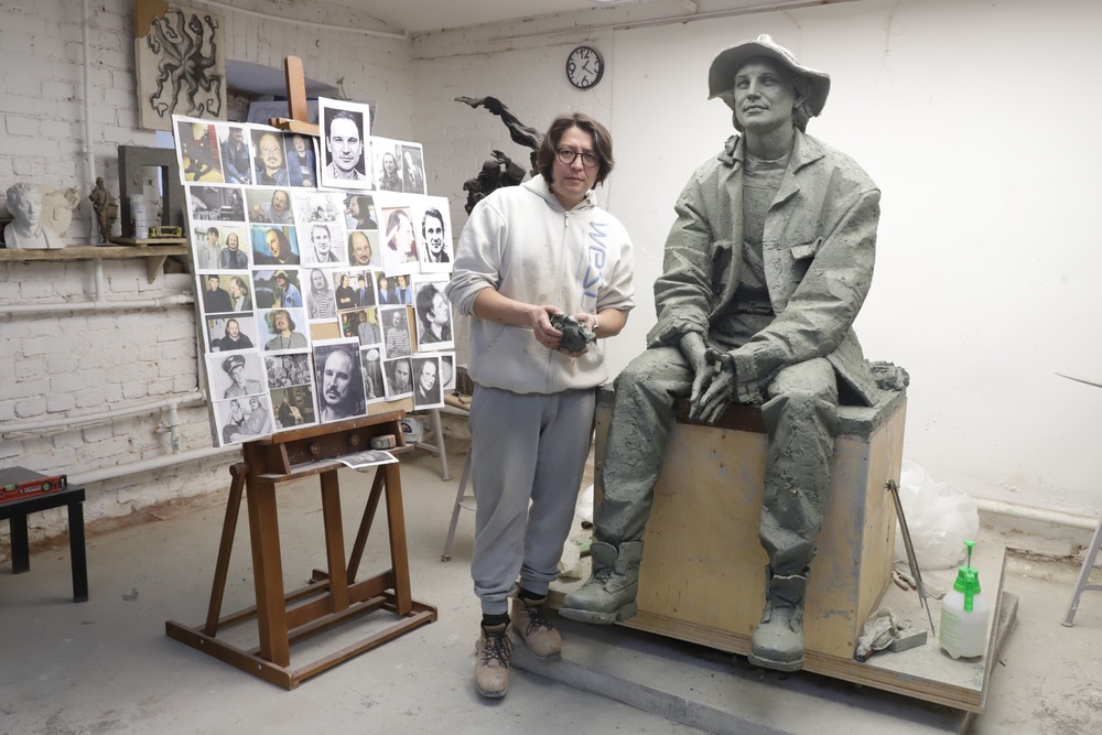 كيف يقوم نحات من سانت بطرسبرغ بإنشاء نصب تذكاري لأليكسي بالابانوف