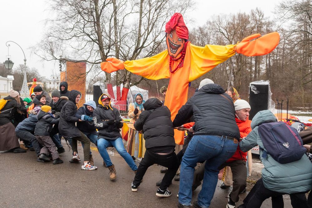 Масленичные гуляния собирают десятки тысяч взрослых и детей