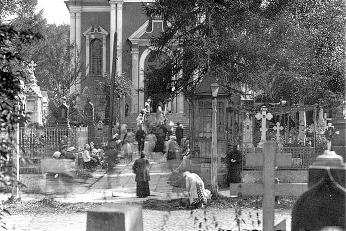 Участок Митрофаньевского кладбища в Санкт-Петербурге на фото 1926 года.