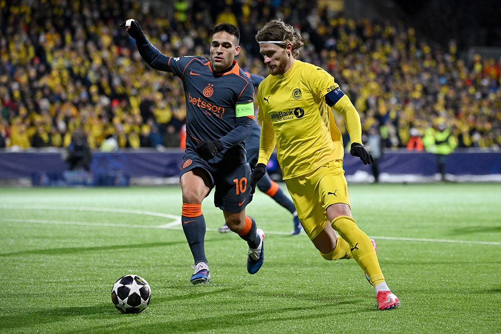 Защитники "Буде-Глимт" сдержали одного из лучших форвардов мира - аргентинца Лаутаро Мартинеса (слева).