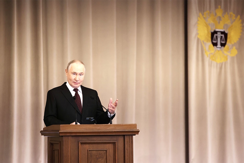 Владимир Путин поручил ВС контролировать сроки рассмотрения дел арестованных обвиняемых. Владимир Путин поручил ВС контролировать сроки рассмотрения дел арестованных обвиняемых.