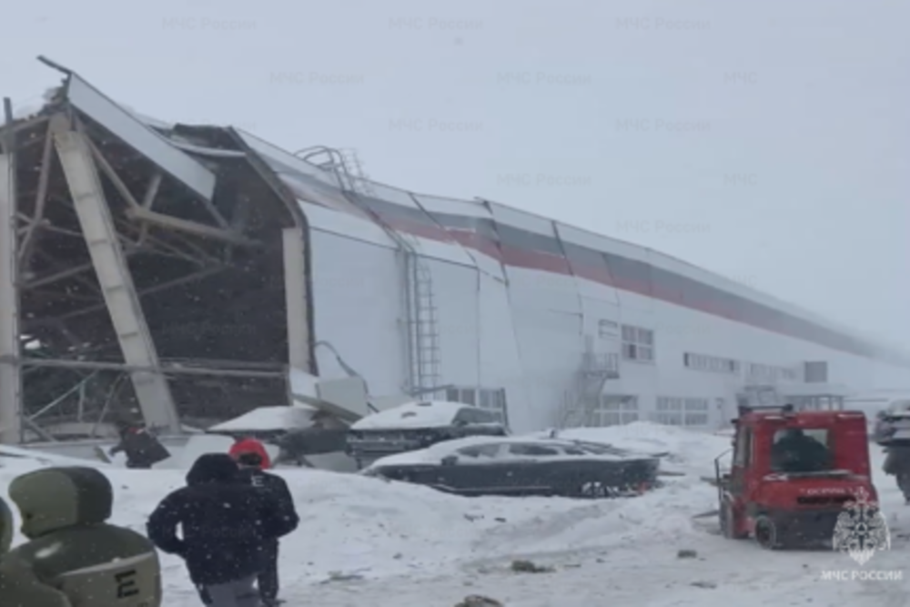 Из-под завалов цеха липецкого завода "Моторинвест" извлекли пять человек. Из-под завалов цеха липецкого завода "Моторинвест" извлекли пять человек.