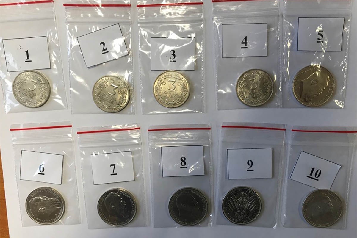 За рубеж пытались вывезти 144 монеты Германской империи.