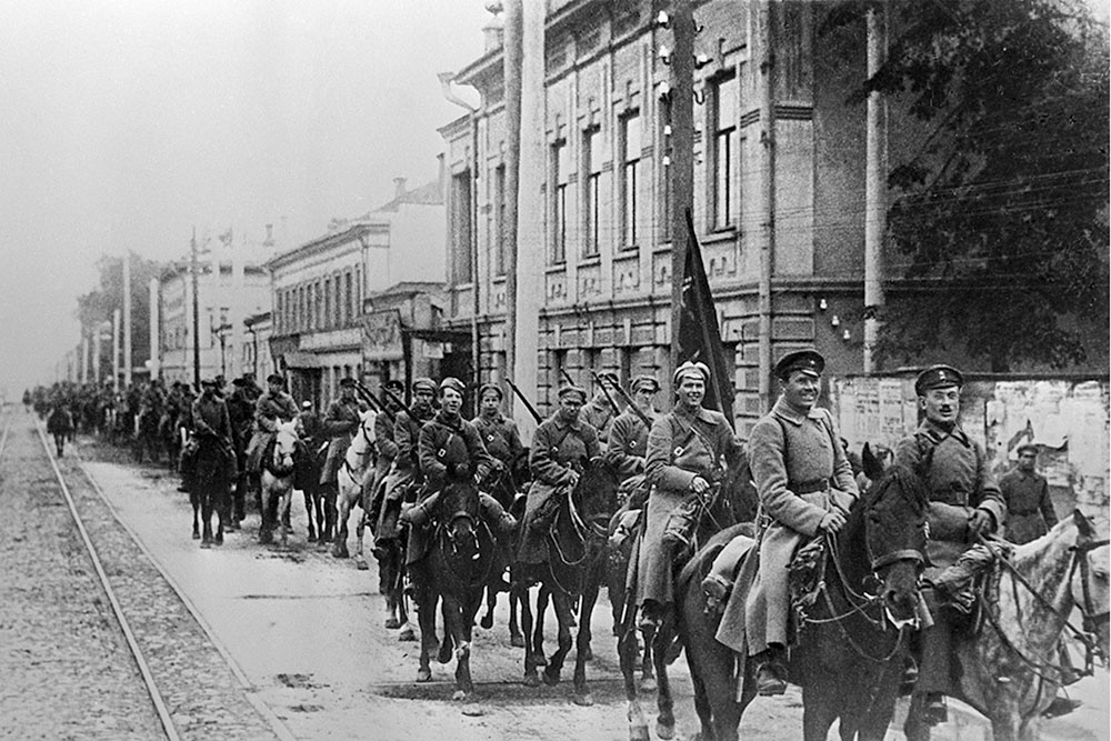 Вступление конных частей Красной Армии в Казань. 1918 год.