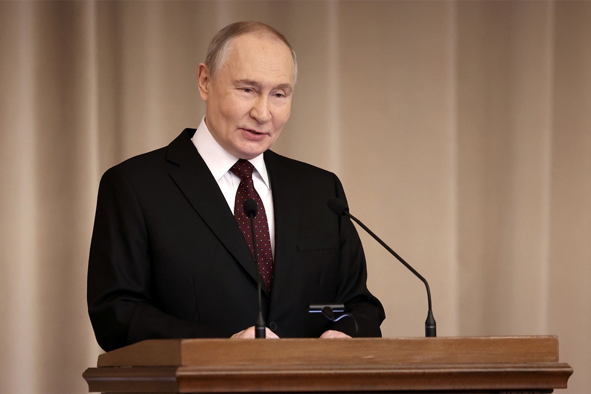 Владимир Путин привел цитату Александра III: "Чего ни сделаешь - из всего сделают высочайшее повеление". Владимир Путин привел цитату Александра III: "Чего ни сделаешь - из всего сделают высочайшее повеление".