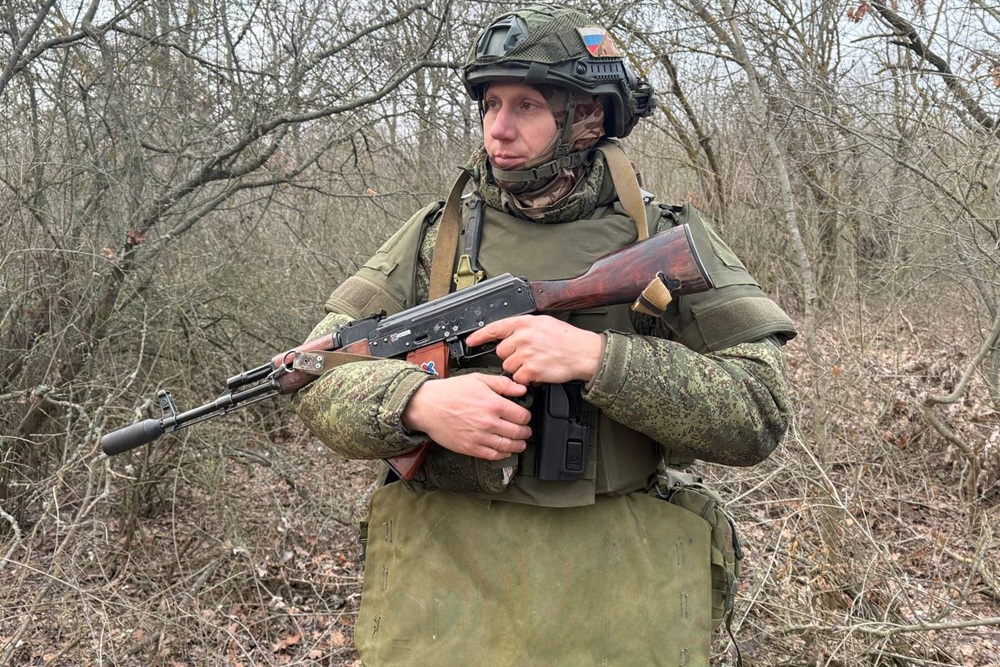 Командир мотострелкового взвода в группировке "Днепр" с позывным "Змей". Командир мотострелкового взвода в группировке "Днепр" с позывным "Змей".