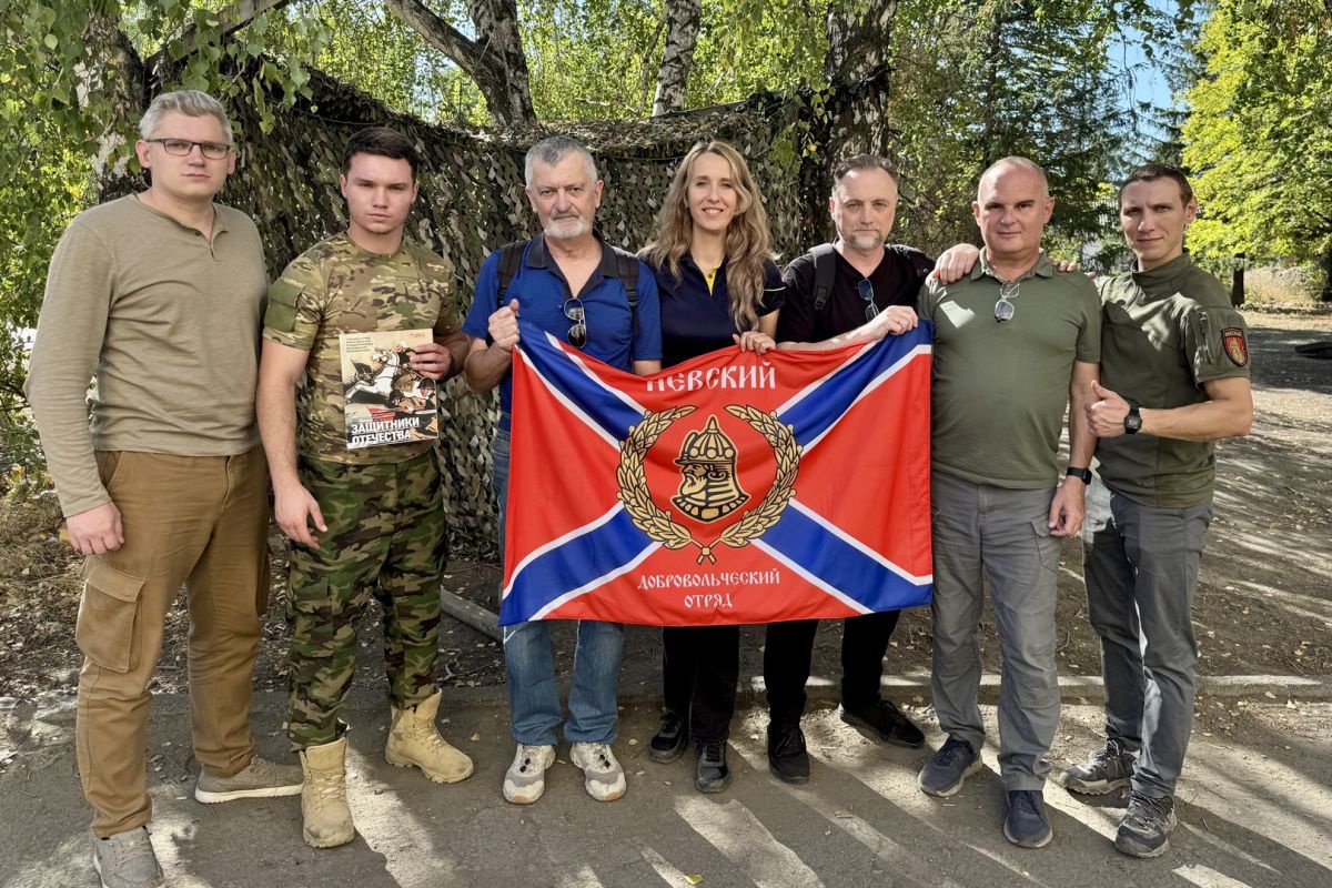 Журналисты "Российской газеты" и журнала "Родина" в бригаде им. Невского. Журналисты "Российской газеты" и журнала "Родина" в бригаде им. Невского.