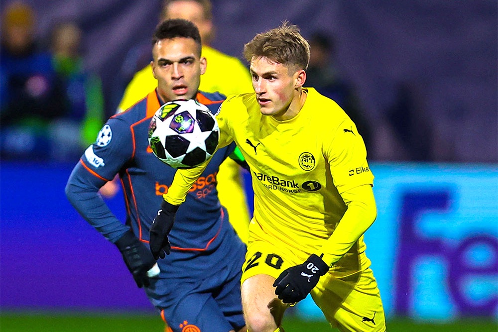 Футболисты "Буде-Глимт" (в светлой форме) в первом матче победили дома "Интер" со счетом 3:1.