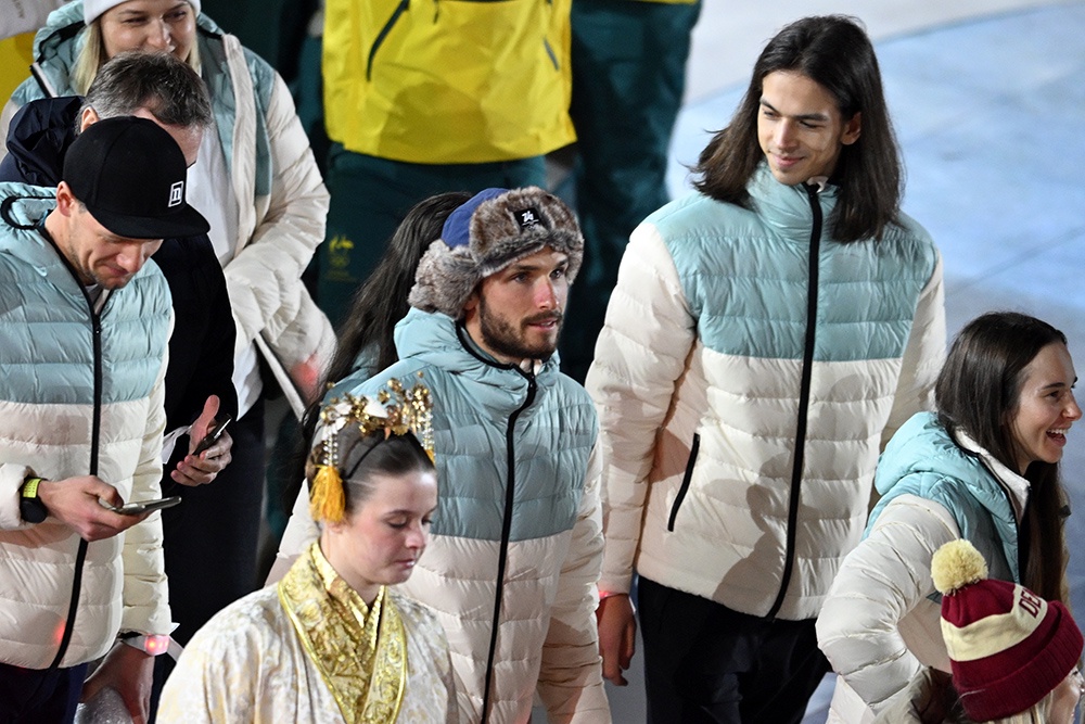 Российский ски-альпинист Никита Филиппов во время парада атлетов на церемонии закрытия XXV зимних Олимпийских игр на исторической Арене ди Верона в Вероне.