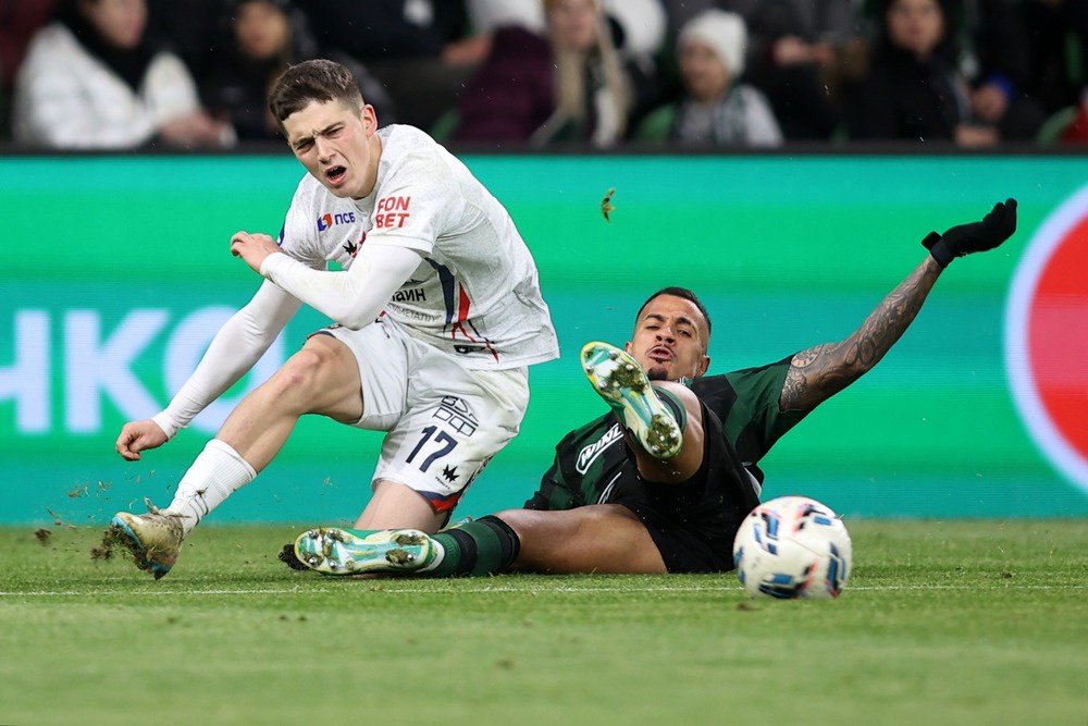 Многие матчи чемпионата России проходят в равной борьбе. Фавориты порой могут потерять очки на ровном месте.