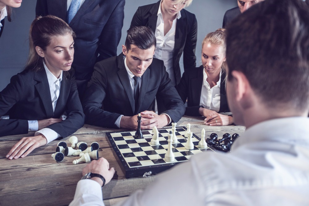 Чтобы тренировать системное мышление, рекрутеры рекомендуют решать логические задачи, играть в шахматы и Го.