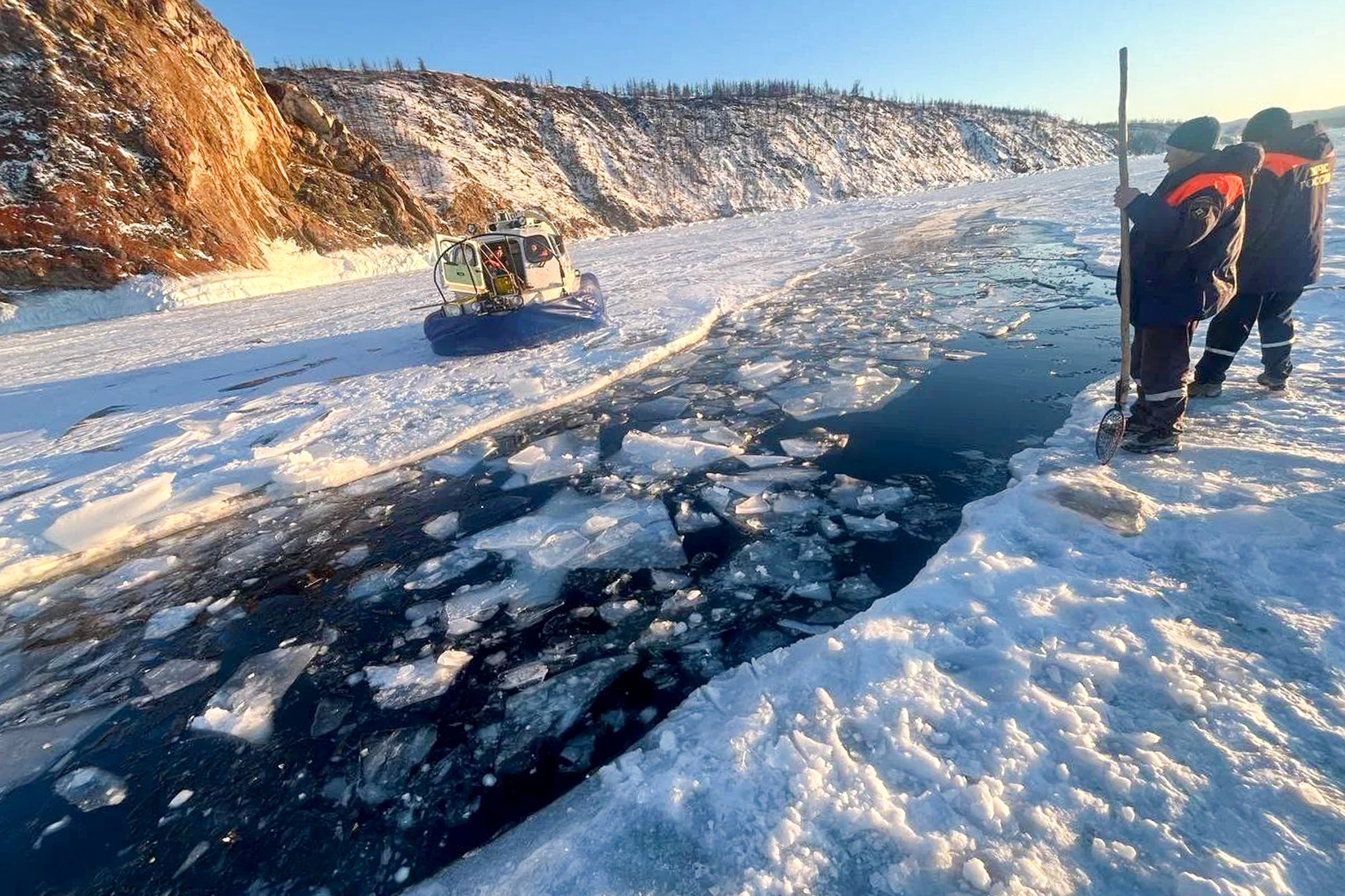 Запрет на передвижение будет  действовать, пока лед не станет достаточно прочным.