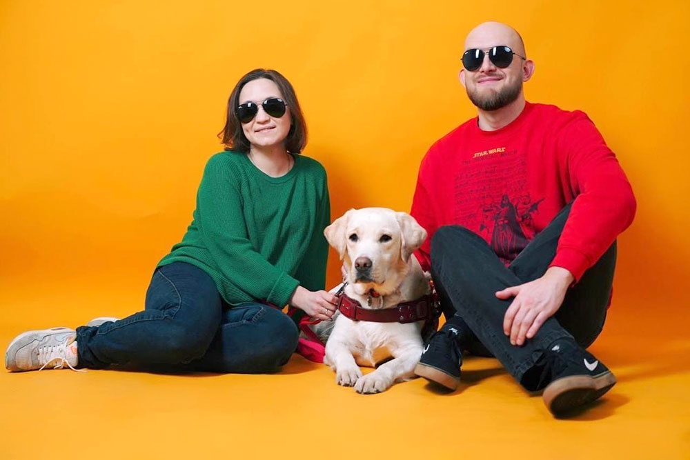 Снежок не просто поводырь, а единственный в стране четвероногий студент.