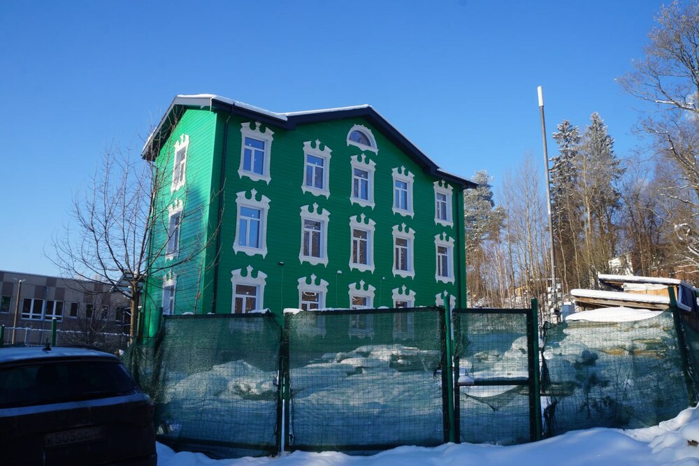 "Новодел" на месте исторического дома сегодня пустует. "Новодел" на месте исторического дома сегодня пустует.