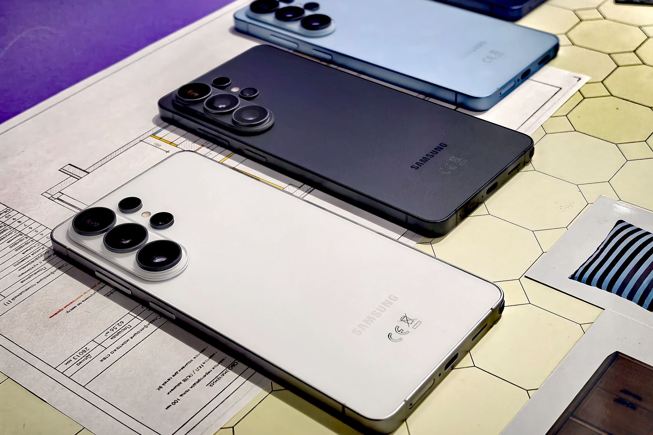 Стали известны российские цены на смартфоны серии Galaxy S26. Стали известны российские цены на смартфоны серии Galaxy S26.