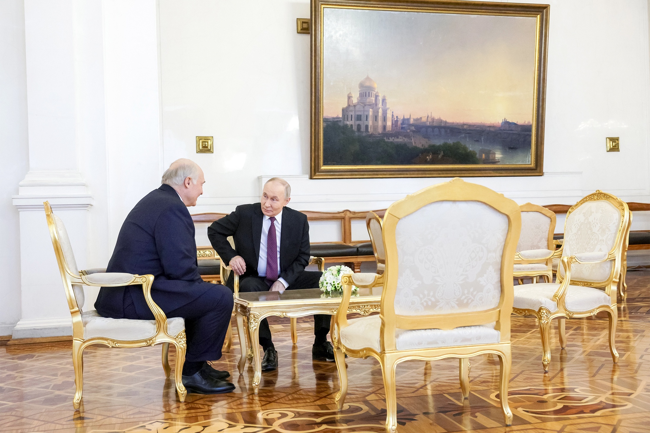 Владимир Путин и Александр Лукашенко поговорили перед  началом заседания Высшего Госсовета Союзного государства.<div><br></div>