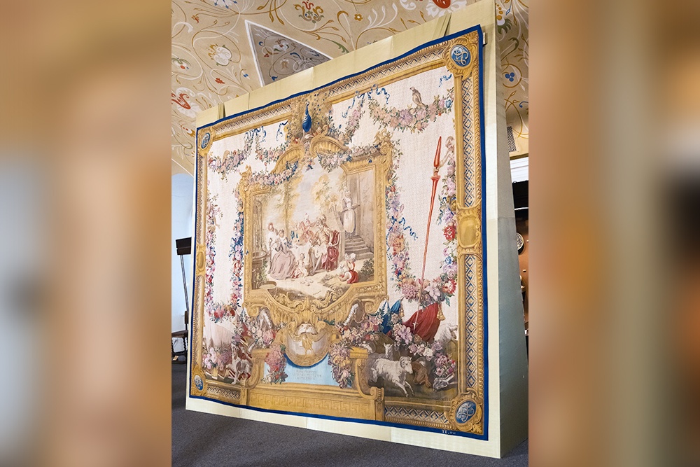 Шпалера "Дон Кихот с девицами постоялого двора". Шпалера "Дон Кихот с девицами постоялого двора".