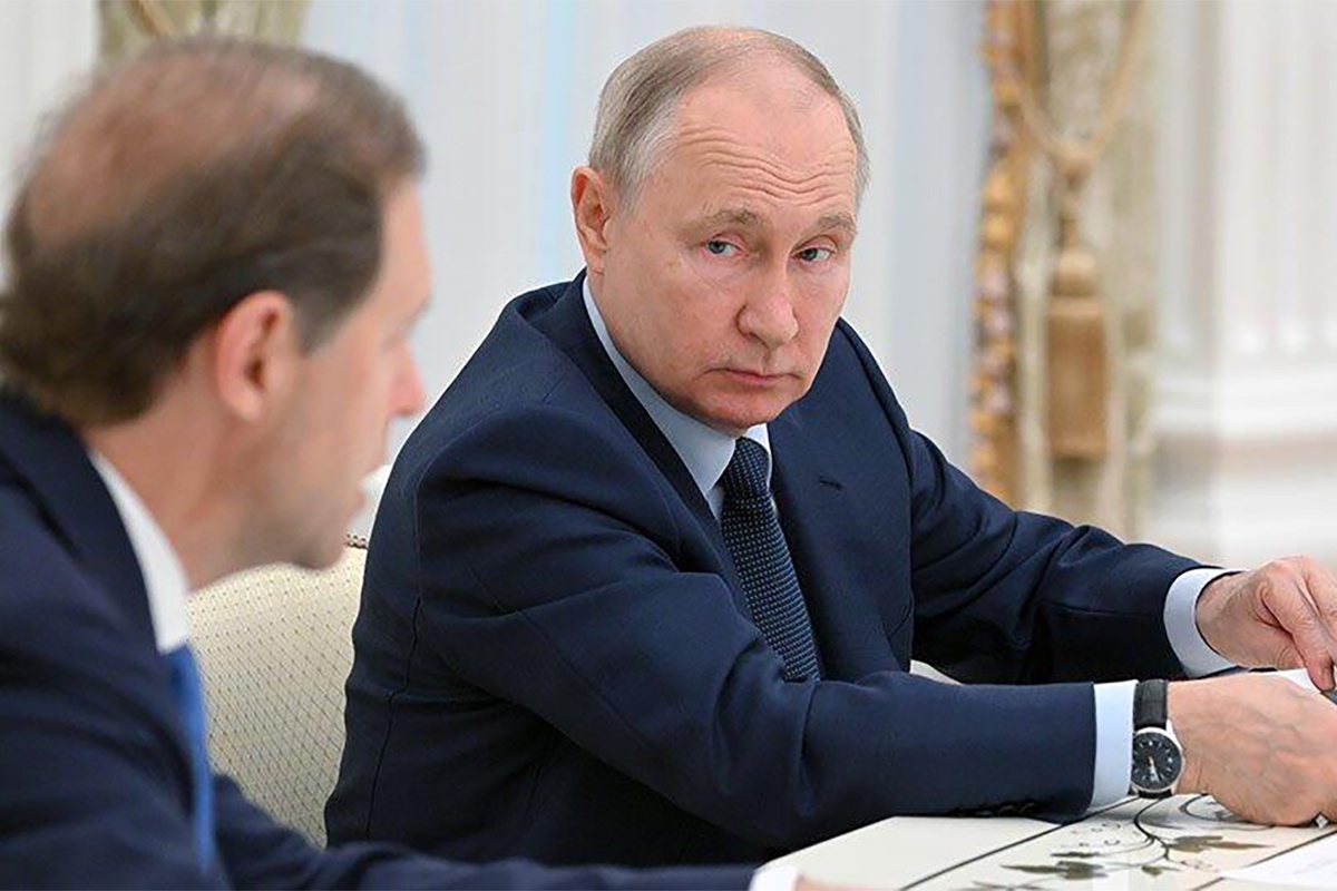 Владимир Путин пошутил, что в России все изобретения превращаются в автомат Калашникова. Владимир Путин пошутил, что в России все изобретения превращаются в автомат Калашникова.