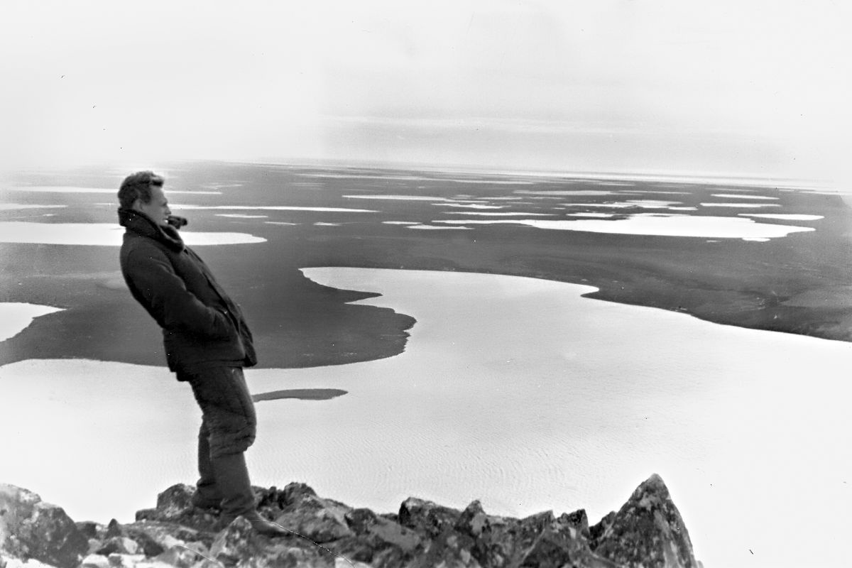 Олег Куваев - опершись на ветер.