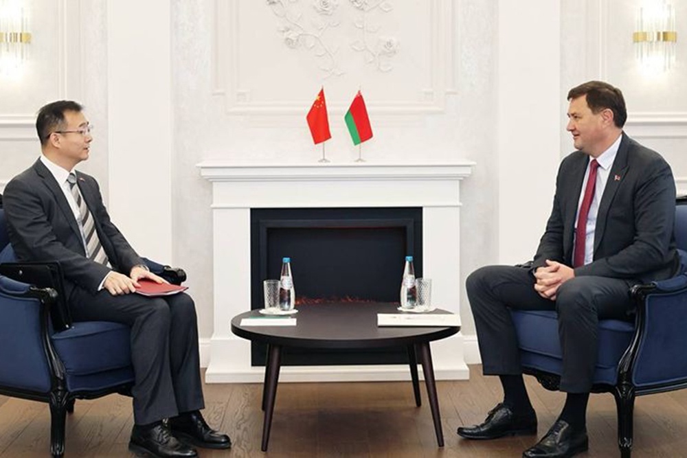 встреча главы МИД Беларуси Максима Рыженкова с послом Китая в РБ Чжан Вэньчуанем встреча главы МИД Беларуси Максима Рыженкова с послом Китая в РБ Чжан Вэньчуанем