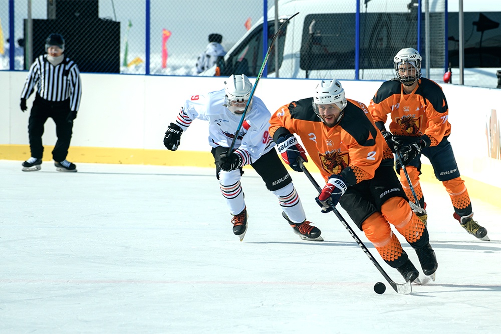 Фестиваль начинался с одного хоккейного матча, а сегодня это масштабное зрелище на 20 тысяч гостей и спортсменов.