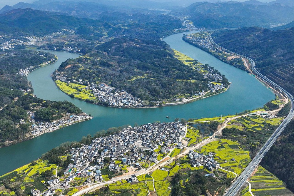 Пейзажи в уезде Шэсянь города Хуаншань провинции Аньхой (Восточный Китай) радуют своей красотой. Пейзажи в уезде Шэсянь города Хуаншань провинции Аньхой (Восточный Китай) радуют своей красотой.