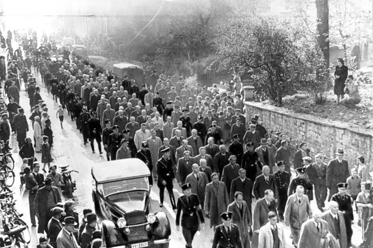 Арест евреев в Баден-Бадене в ноябре 1938 года.